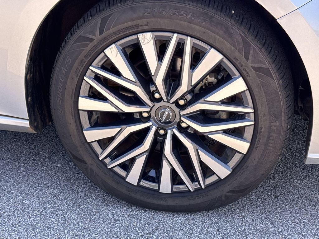 Certified Used 2023 Silver Nissan 2.5 SV image 19