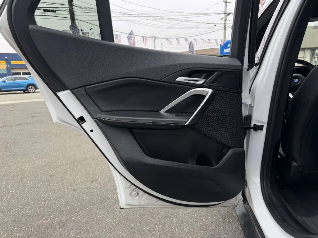 Used 2026 White BMW xDrive28i image 23
