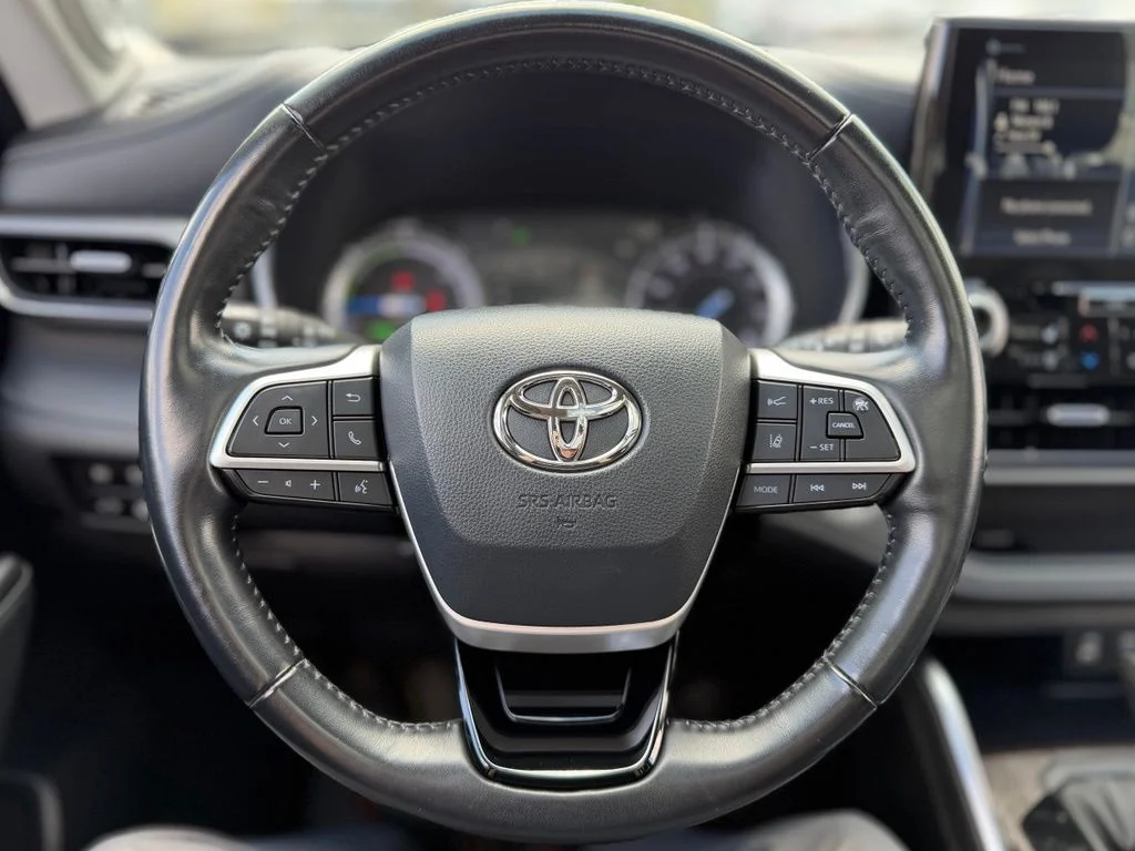 Used 2022 Red Toyota Platinum image 14