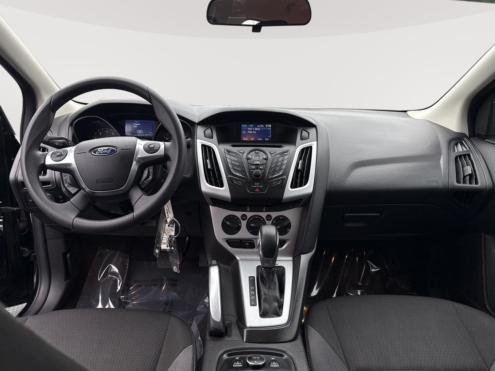 Used 2013 Tuxedo Black Metallic Ford SE image 28