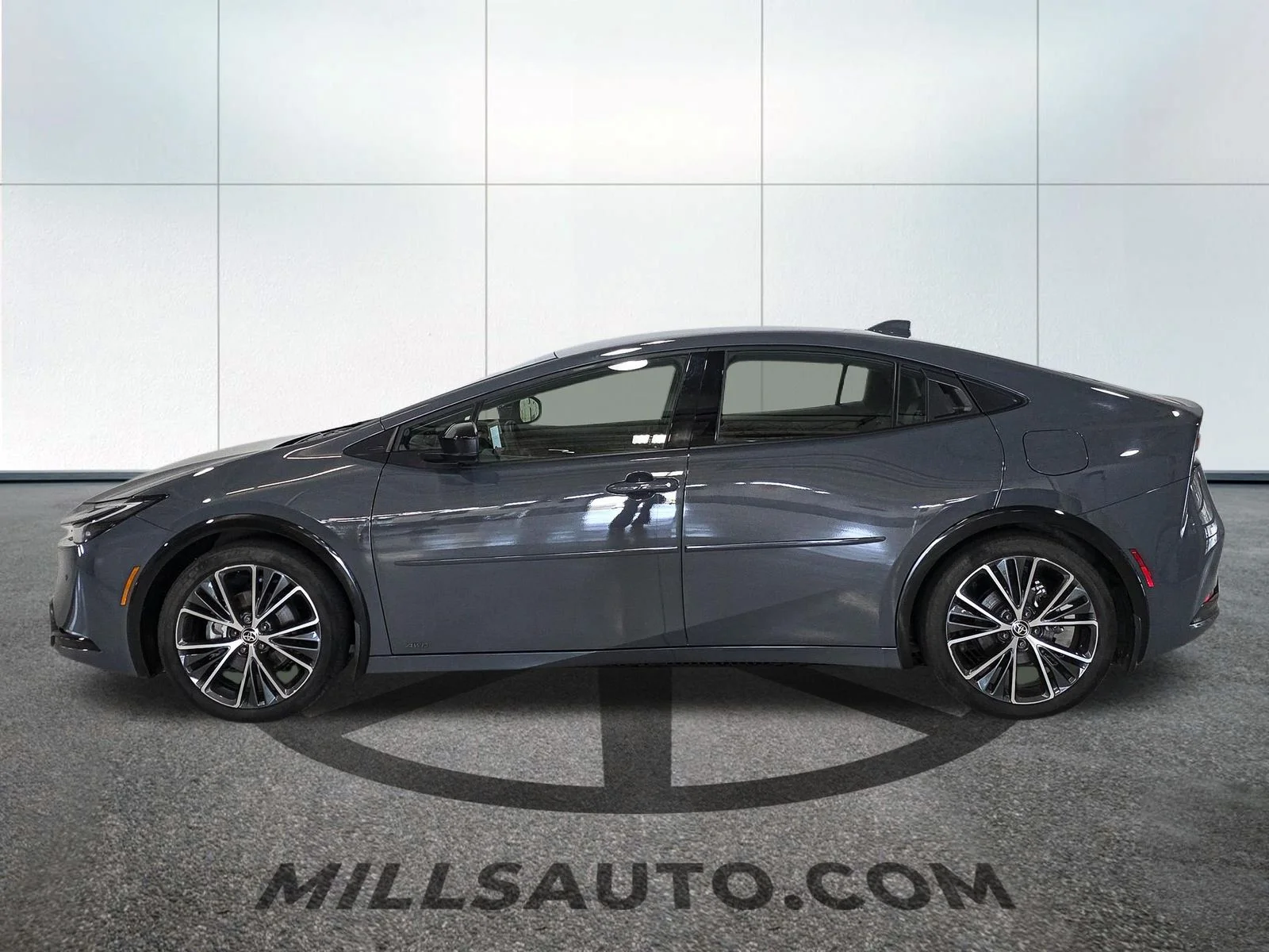Used 2025 Gray Toyota XLE image 3