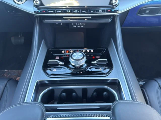 2025 Jeep Wagoneer L Series II - Photo 17