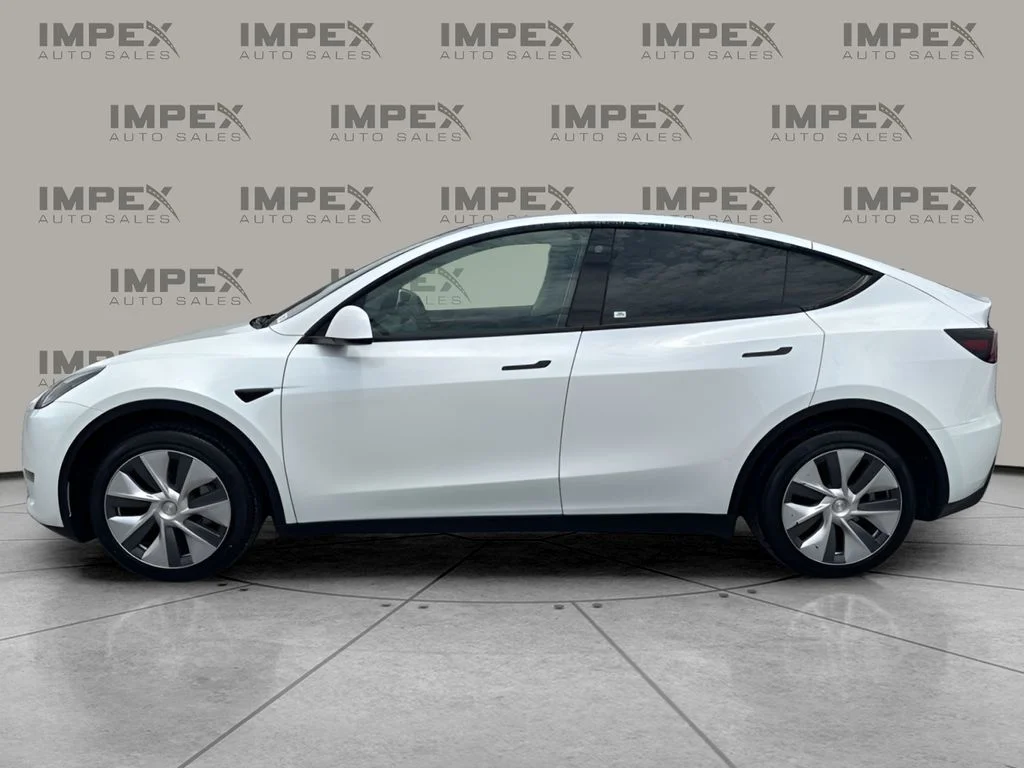 Used 2023 White Tesla Long Range image 2
