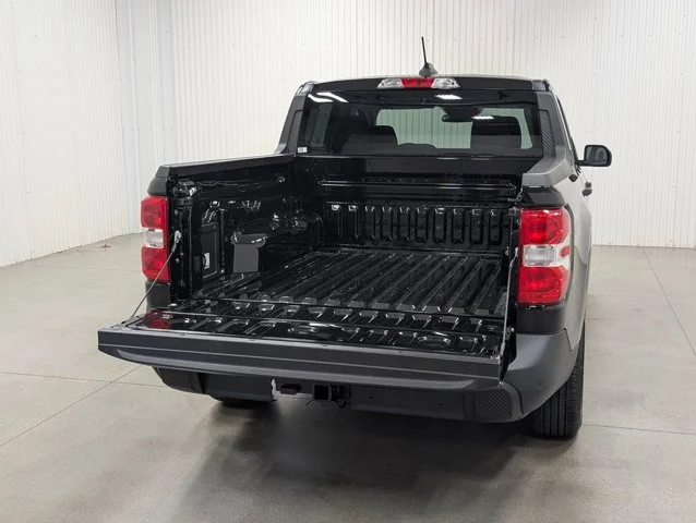 New 2026 Shadow Black Ford XLT image 43
