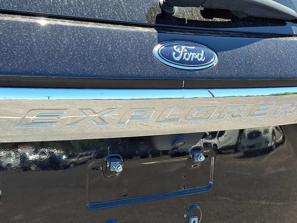 Used 2020 Black Ford Limited image 31