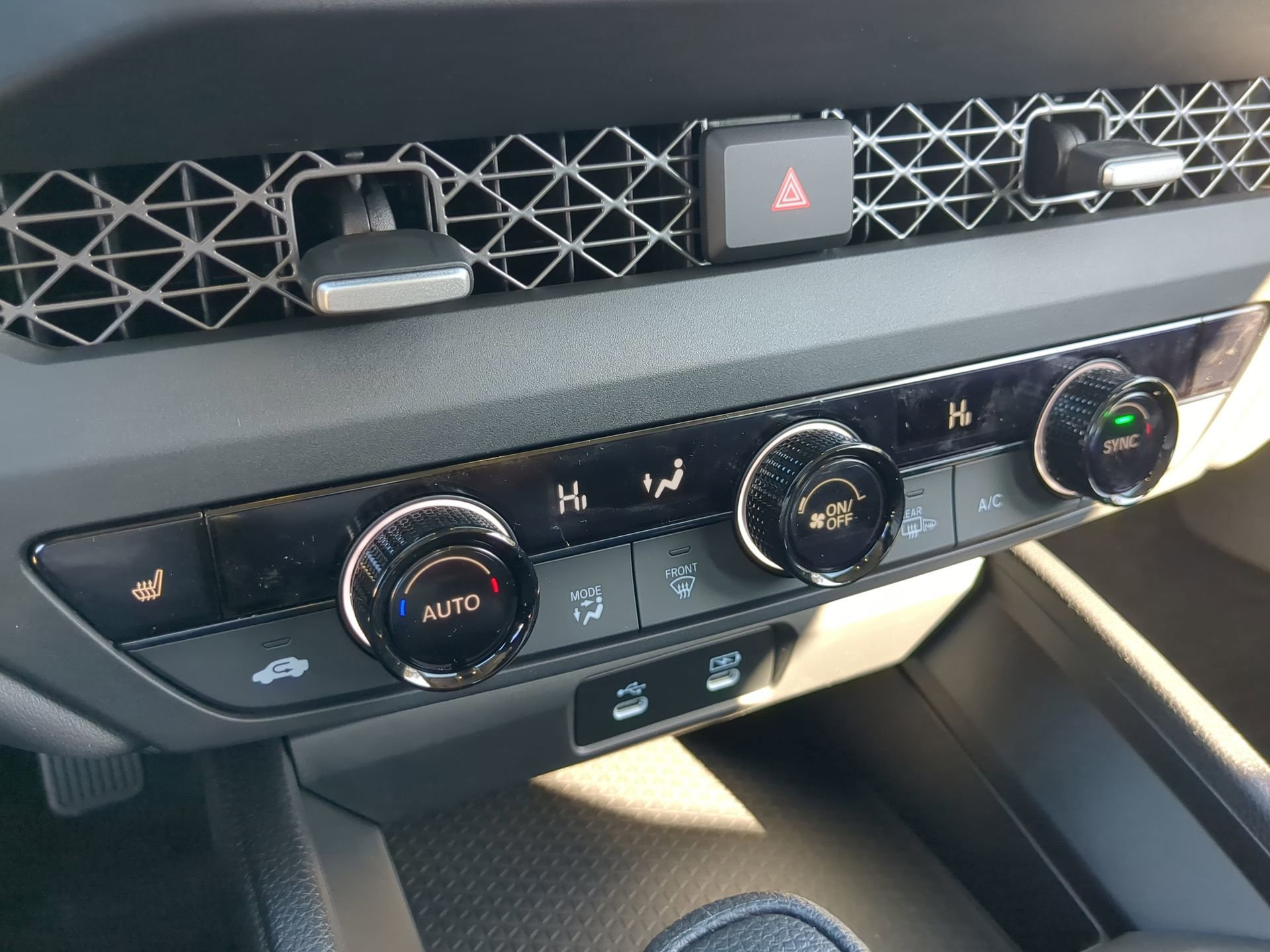 2025 Honda Accord SE - Photo 25
