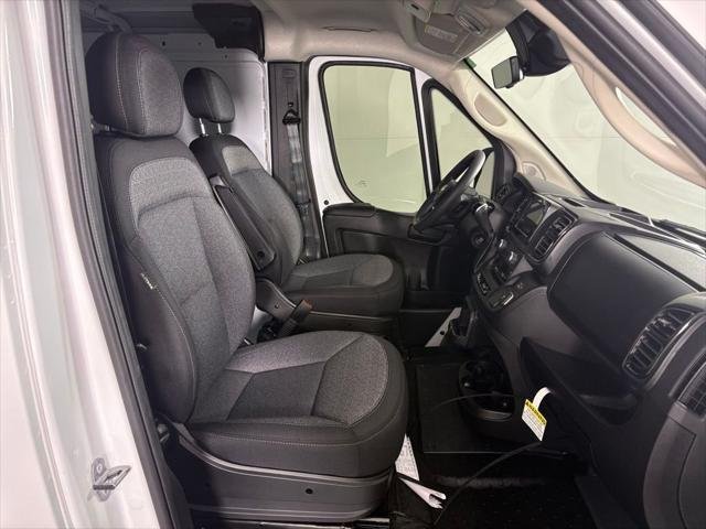 New 2026 Bright White Clear-Coat Exterior Paint RAM Tradesman image 35