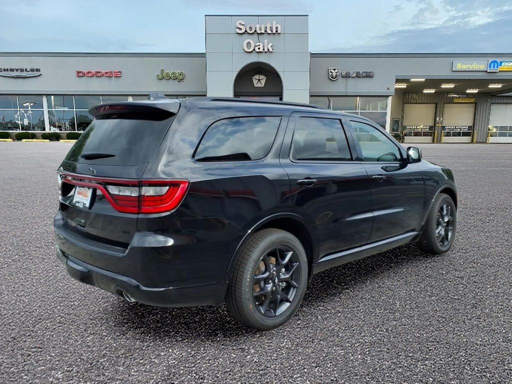New 2026 Diamond Black Clear-Coat Exterior Paint Dodge GT Plus HEMI V8 image 3