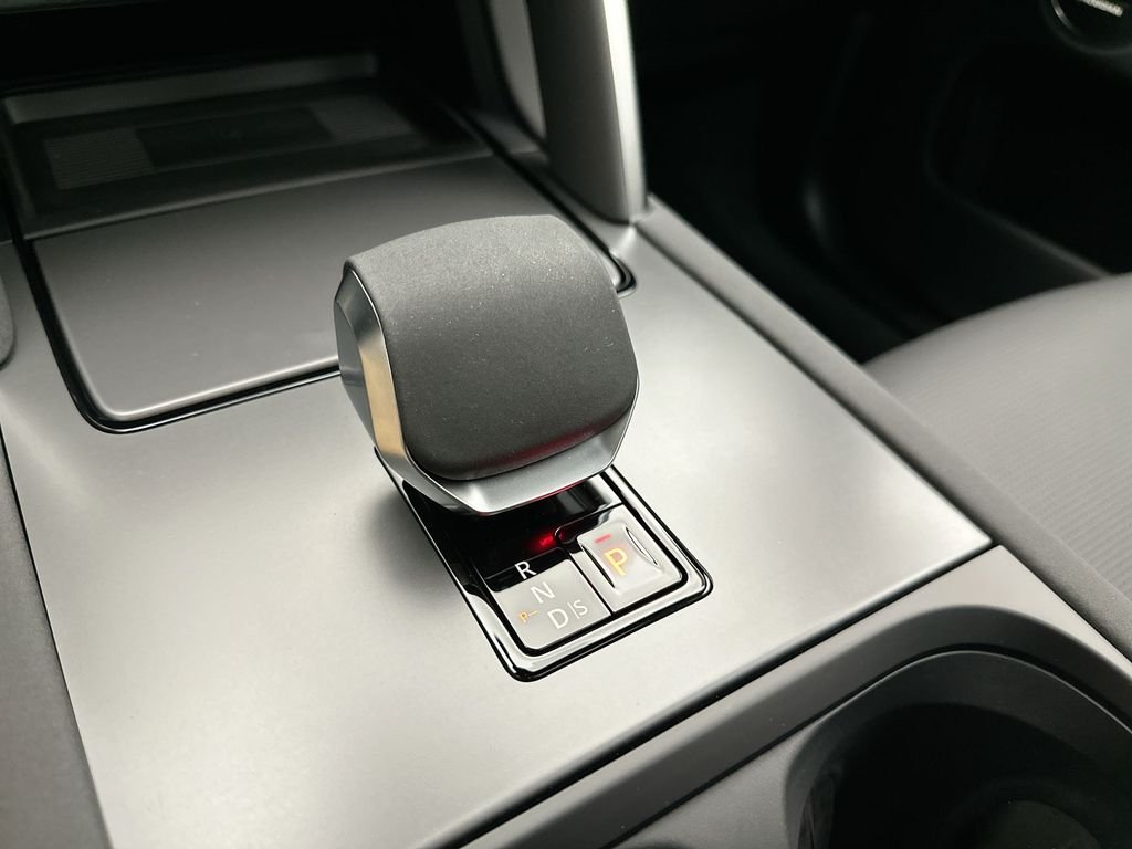 New 2026 Fuji White Land Rover Landmark image 12