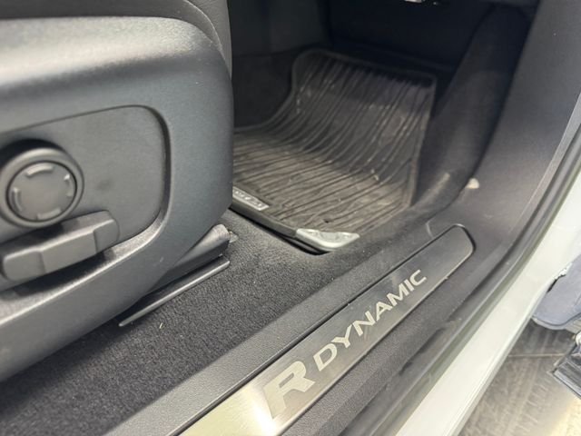 Used 2023 Fuji White Land Rover Dynamic image 39