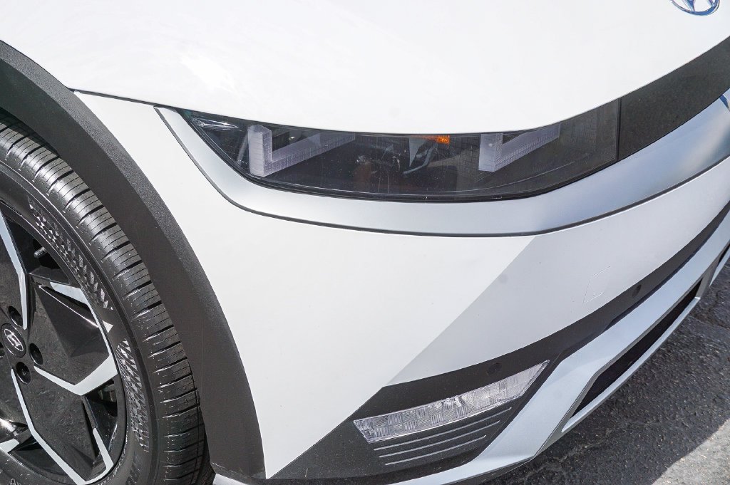 Used 2024 White Hyundai SEL image 11