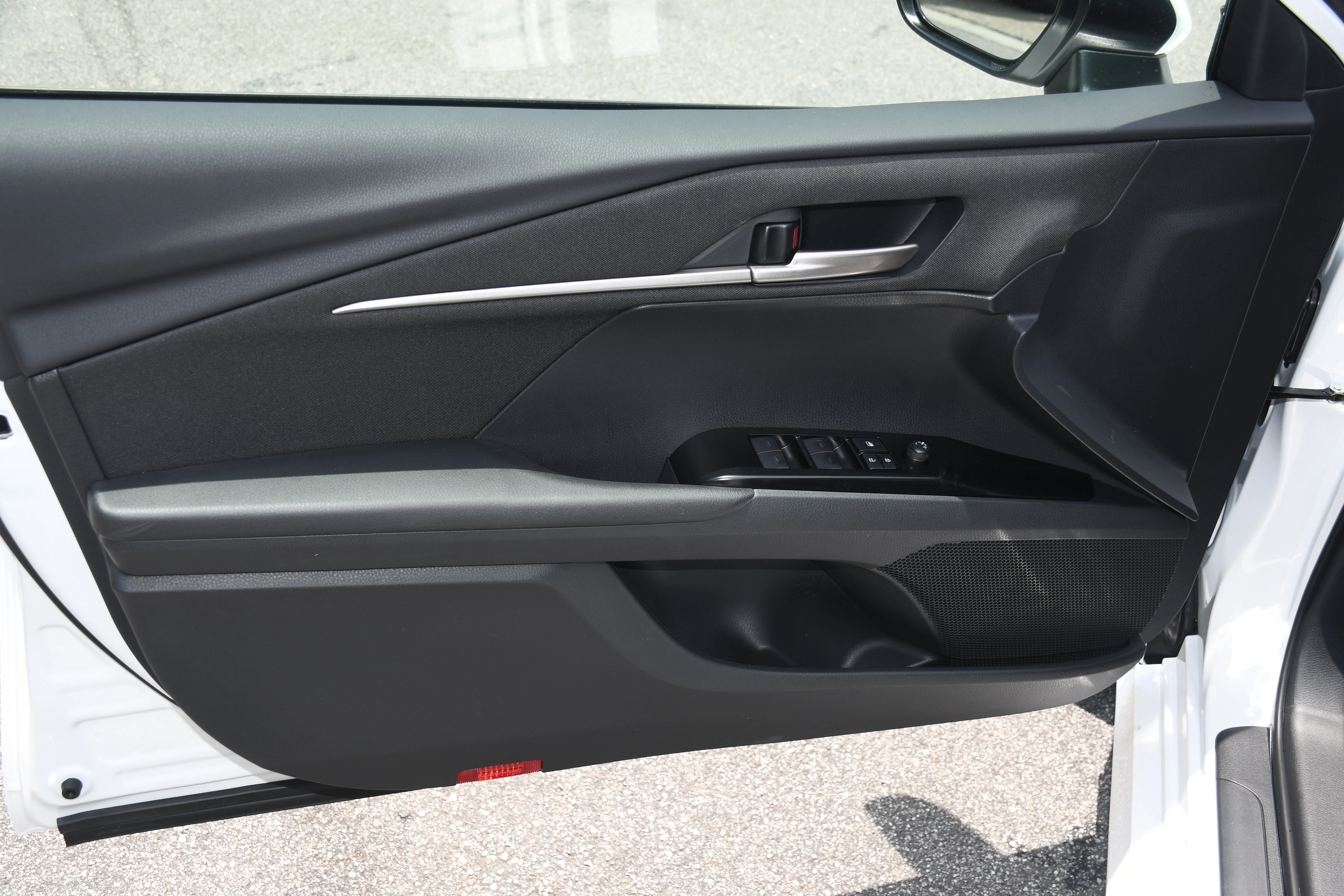 New 2026 Ice Cap Toyota LE image 5
