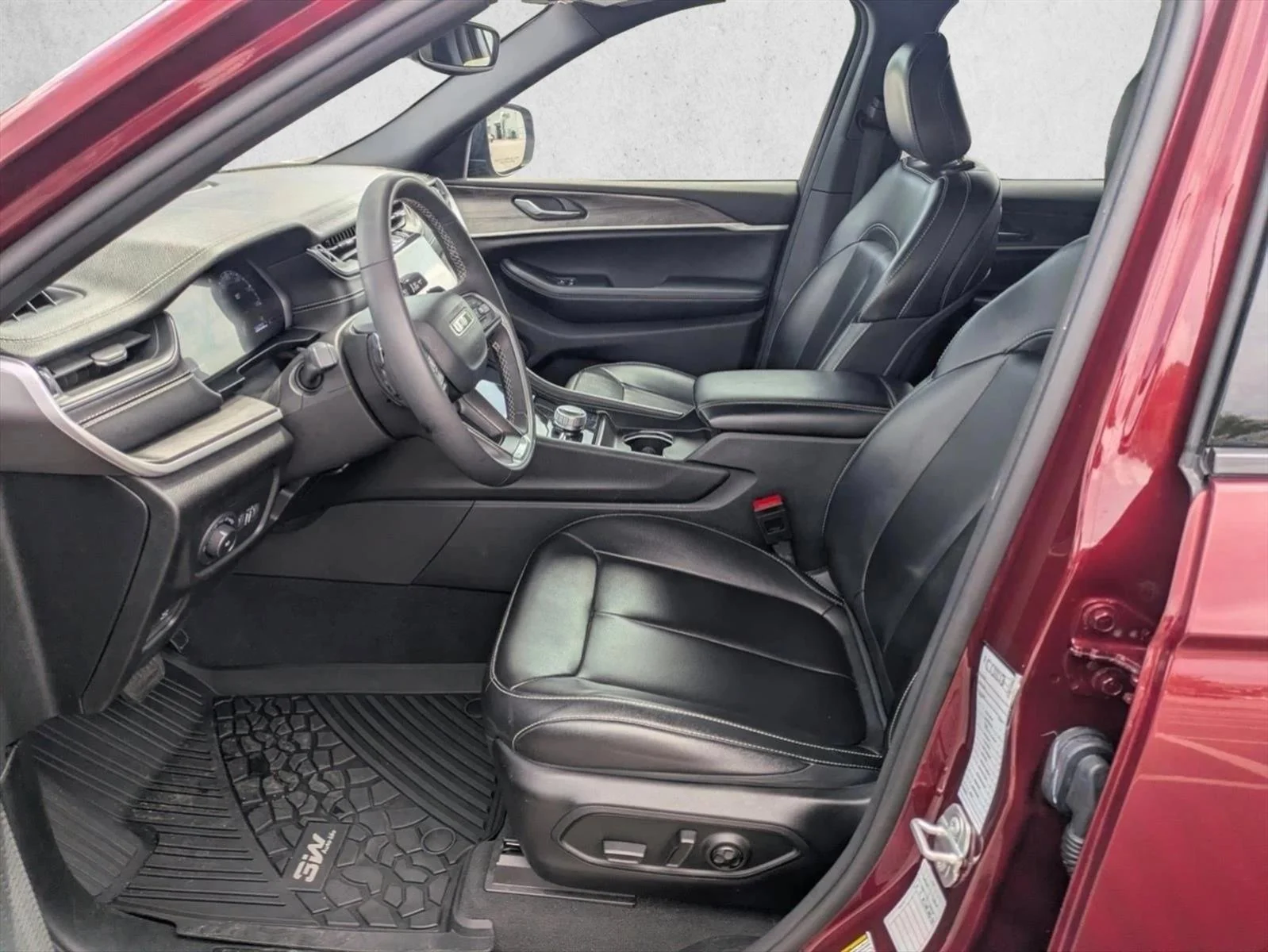 Used 2024 Velvet Red Pearlcoat Jeep Limited image 15