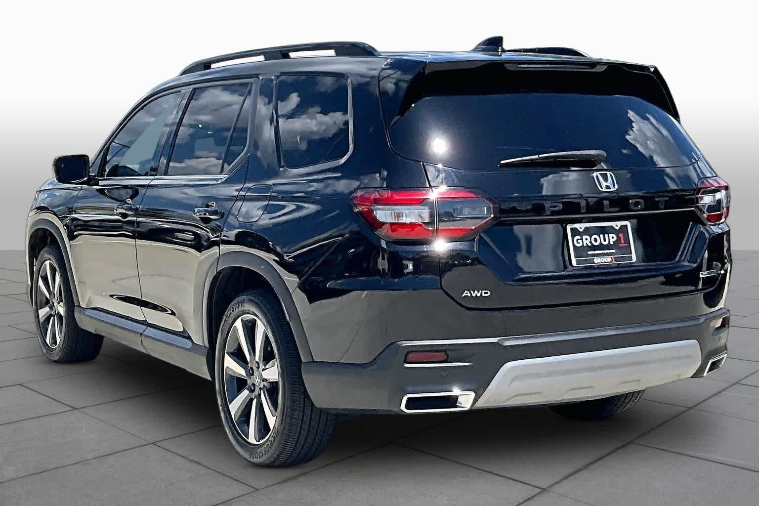 Used 2024 Crystal Black Pearl Honda Touring image 12