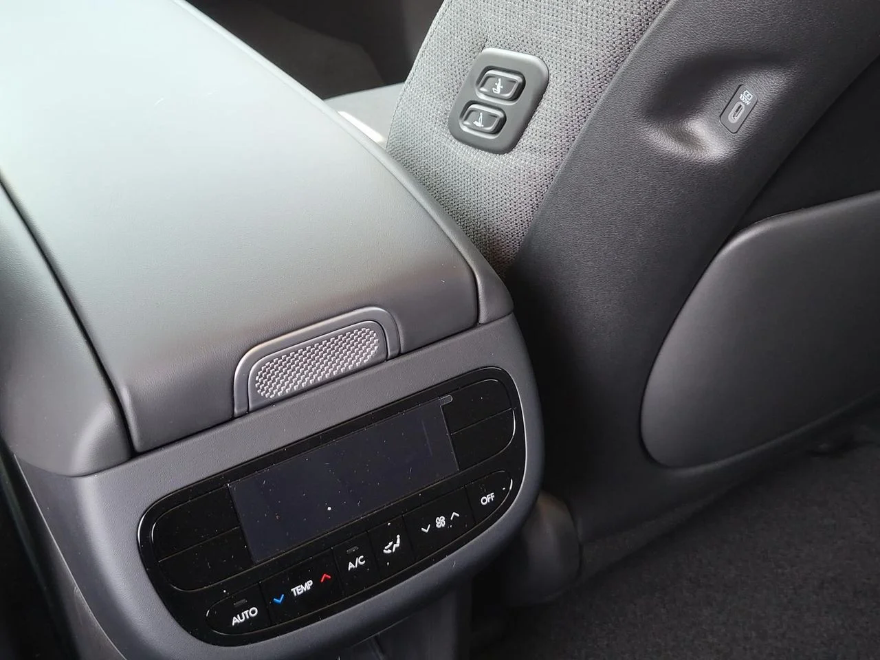 2026 Hyundai IONIQ 9 SE - Photo 13