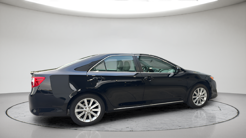 Used 2014 Black Toyota LE image 11