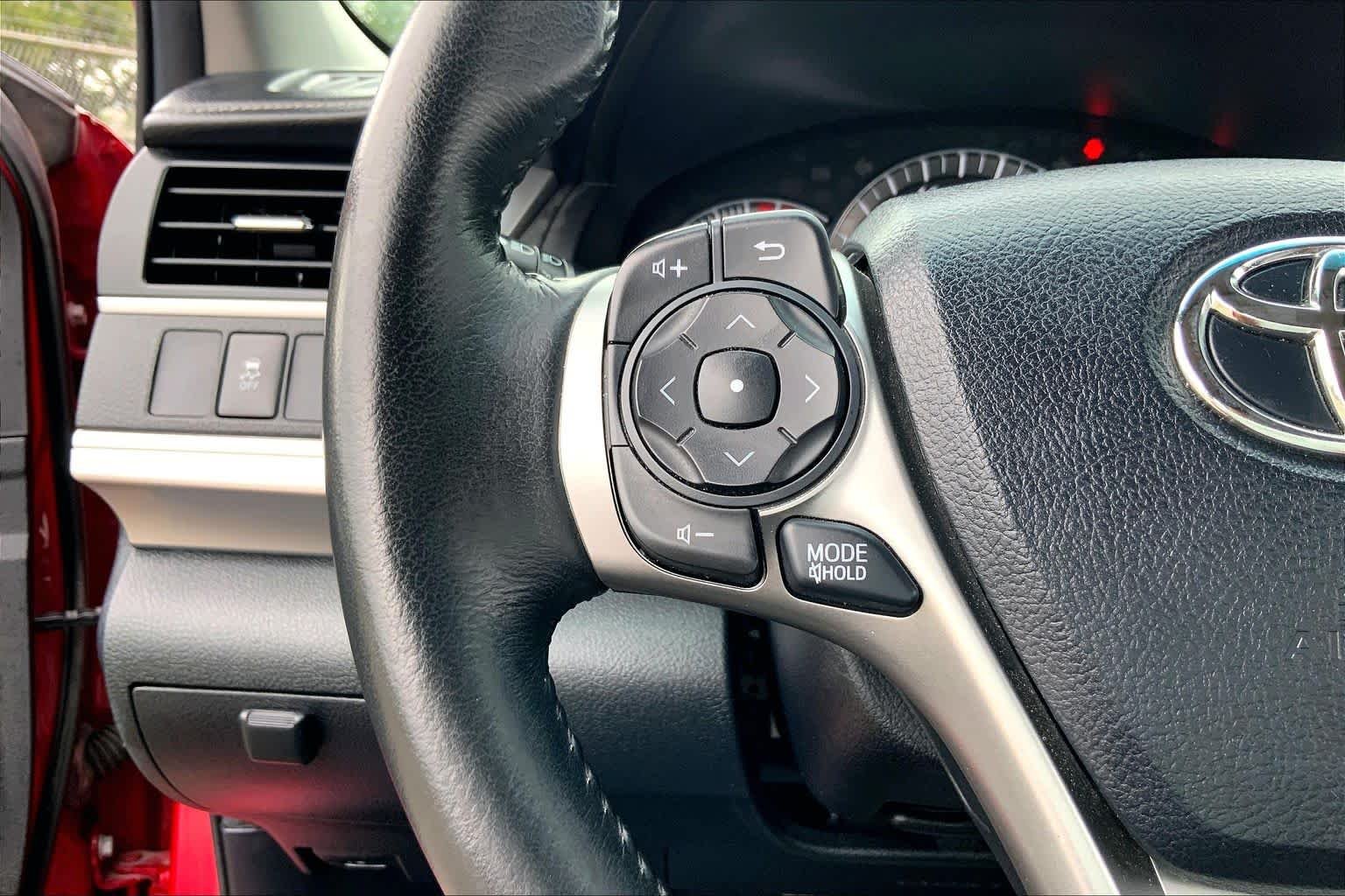 Used 2014 Barcelona Red Metallic Toyota SE image 23