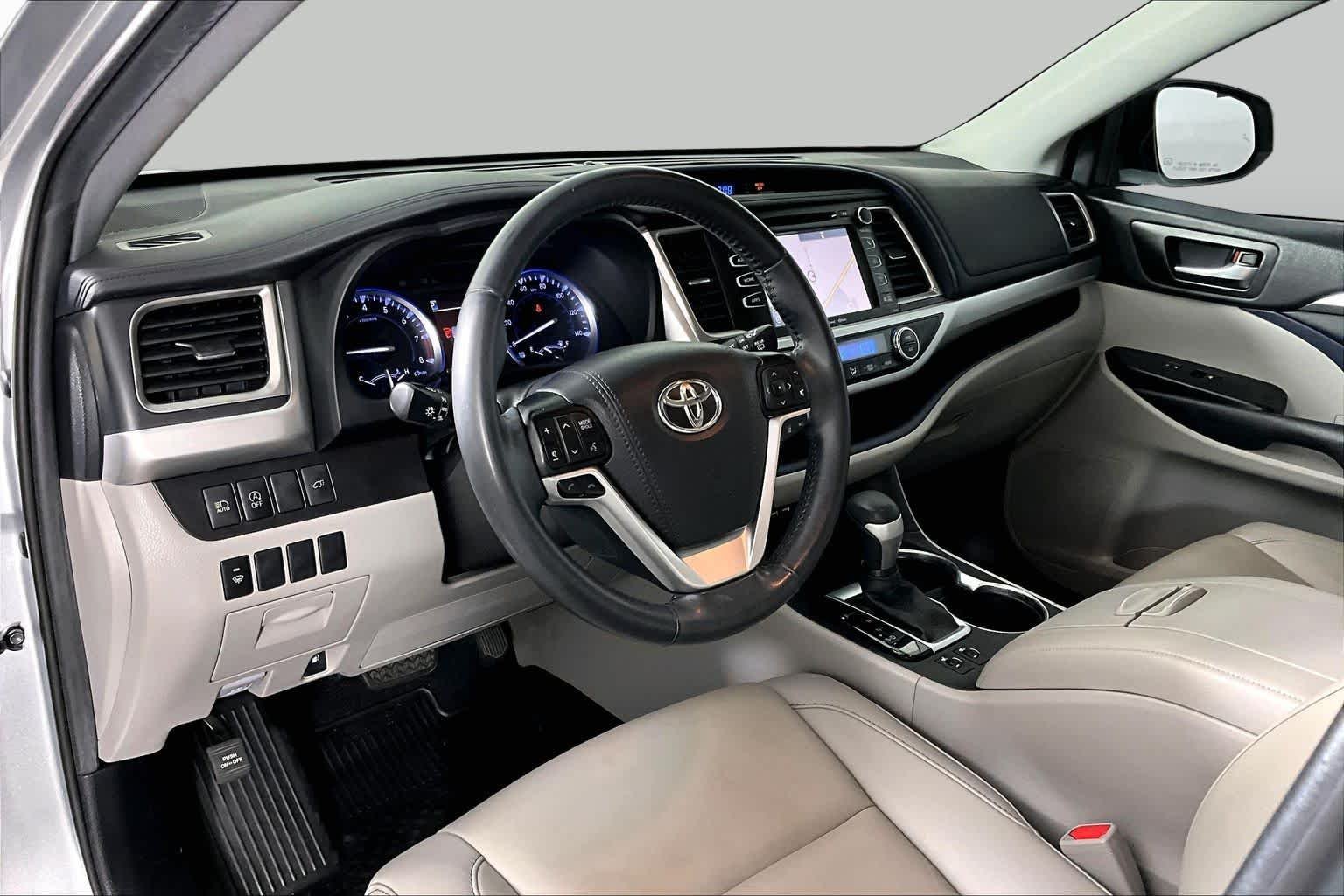 Used 2019 Celestial Silver Metallic Toyota XLE image 17