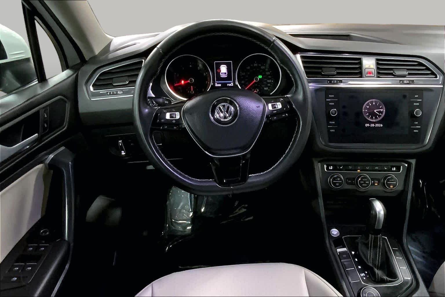 Used 2021  Volkswagen SE image 6