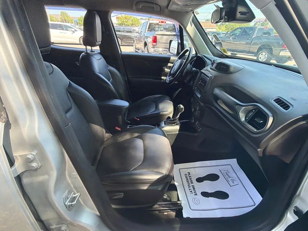 Used 2018 Silver Jeep Limited image 35