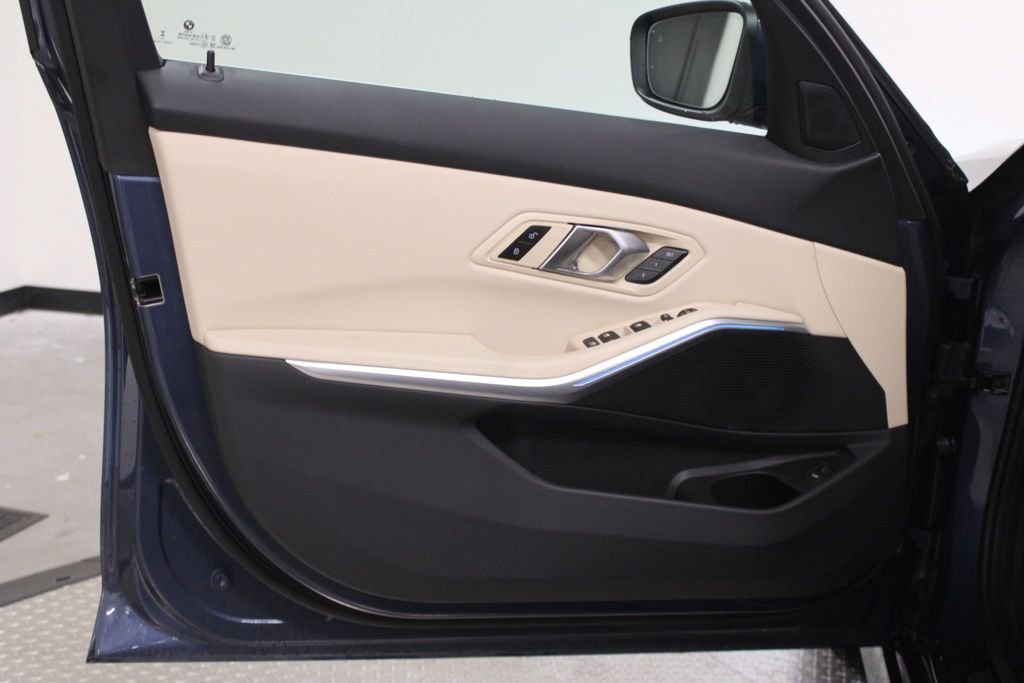Used 2025 Blue BMW 330i image 17