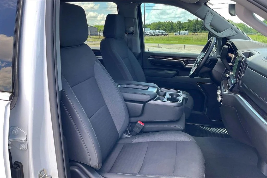 Used 2024 Summit White GMC SLE image 30