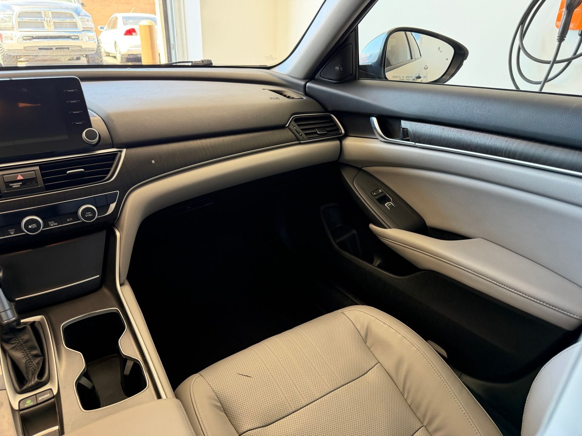Used 2018 Silver Honda Touring image 34