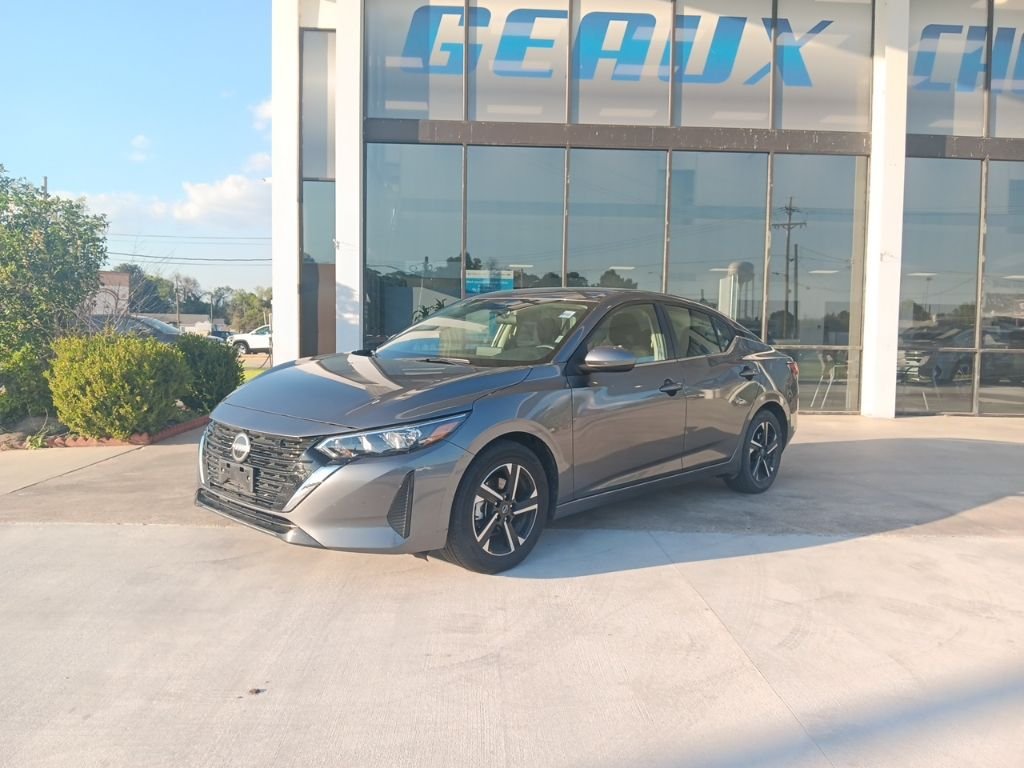 Used 2025 Gray Nissan SV image 3
