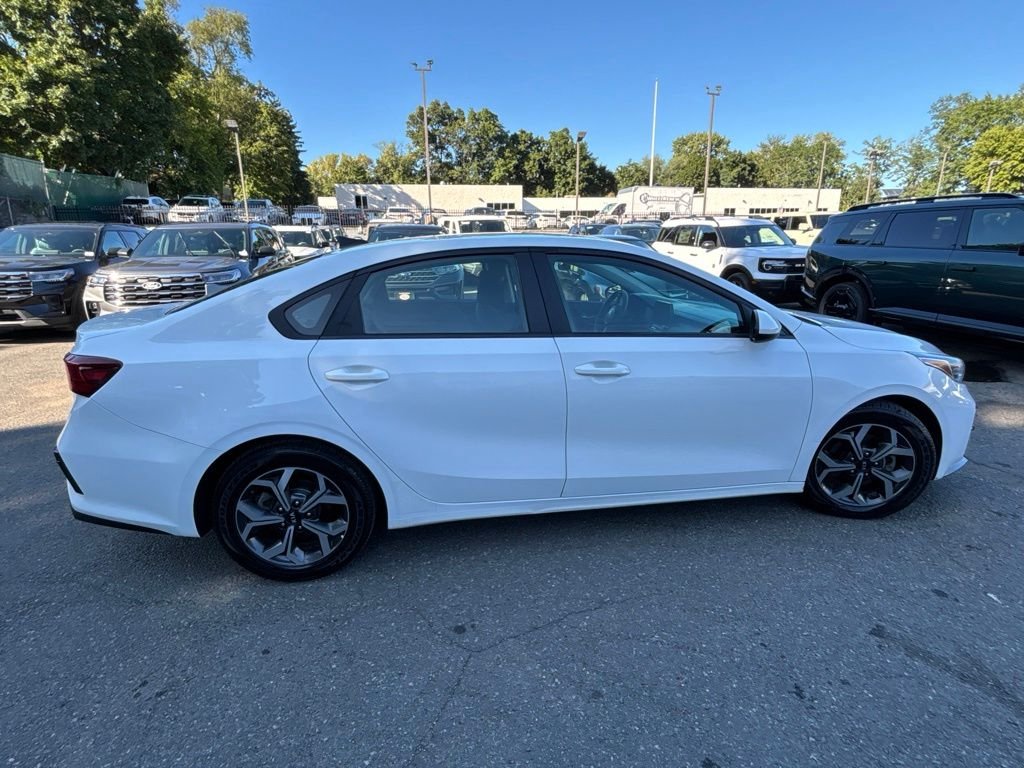 Used 2021 White Kia LXS image 7