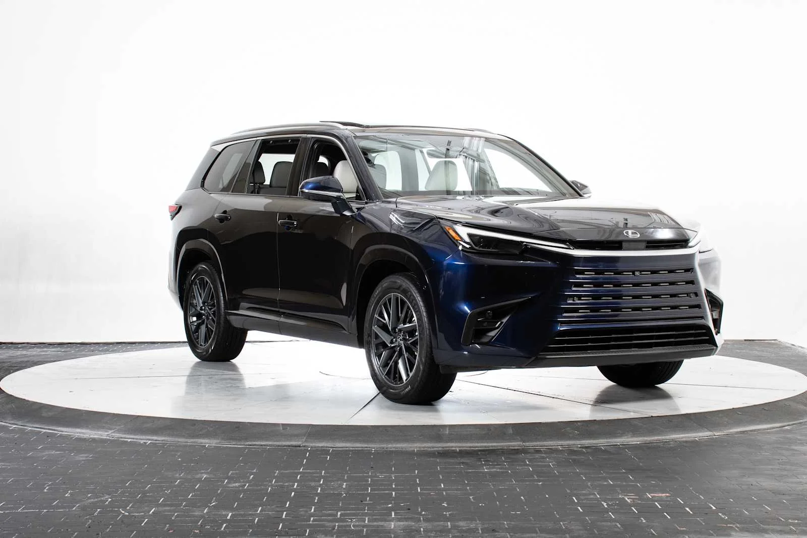 Used 2025 Nightfall Mica Lexus Premium image 7