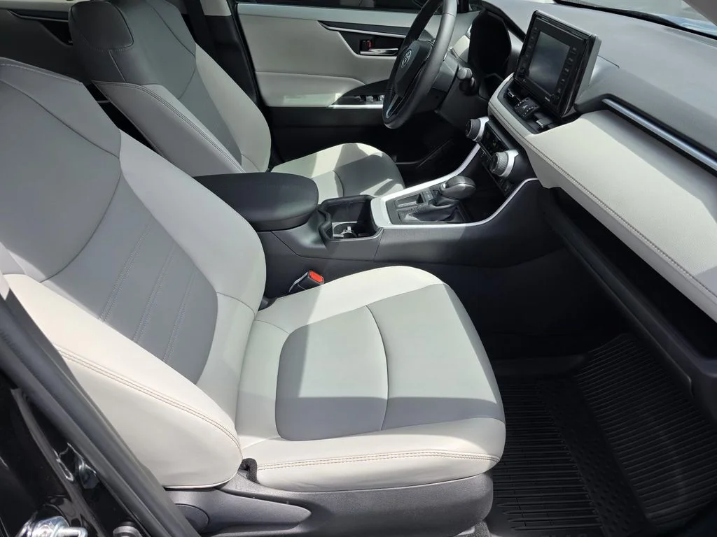Used 2022 Midnight Black Metallic Toyota XLE Premium image 21
