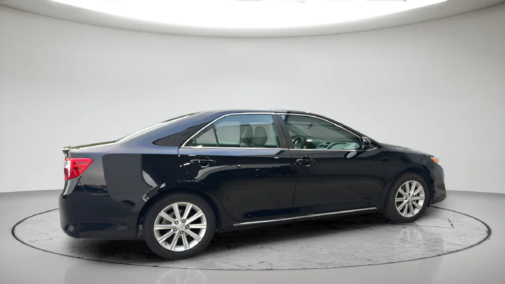 Used 2014 Black Toyota XLE image 11