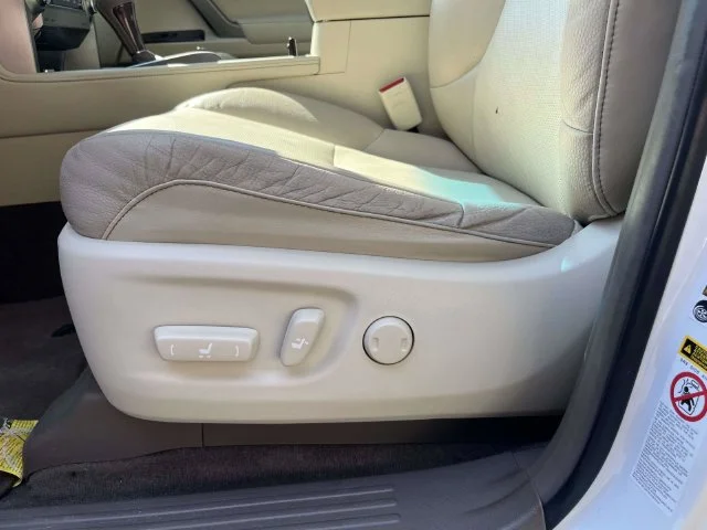 Used 2018 White Lexus 460 image 21