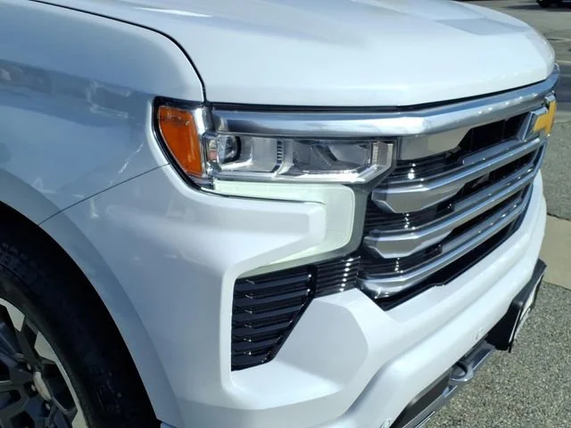 Used 2026 Polar White Tricoat Chevrolet High Country image 3
