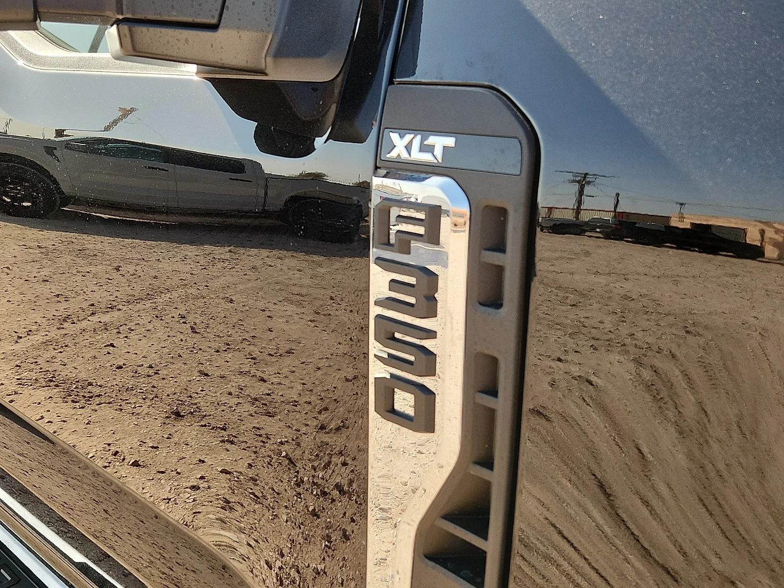 New 2027 Agate Black Metallic Ford XLT image 10