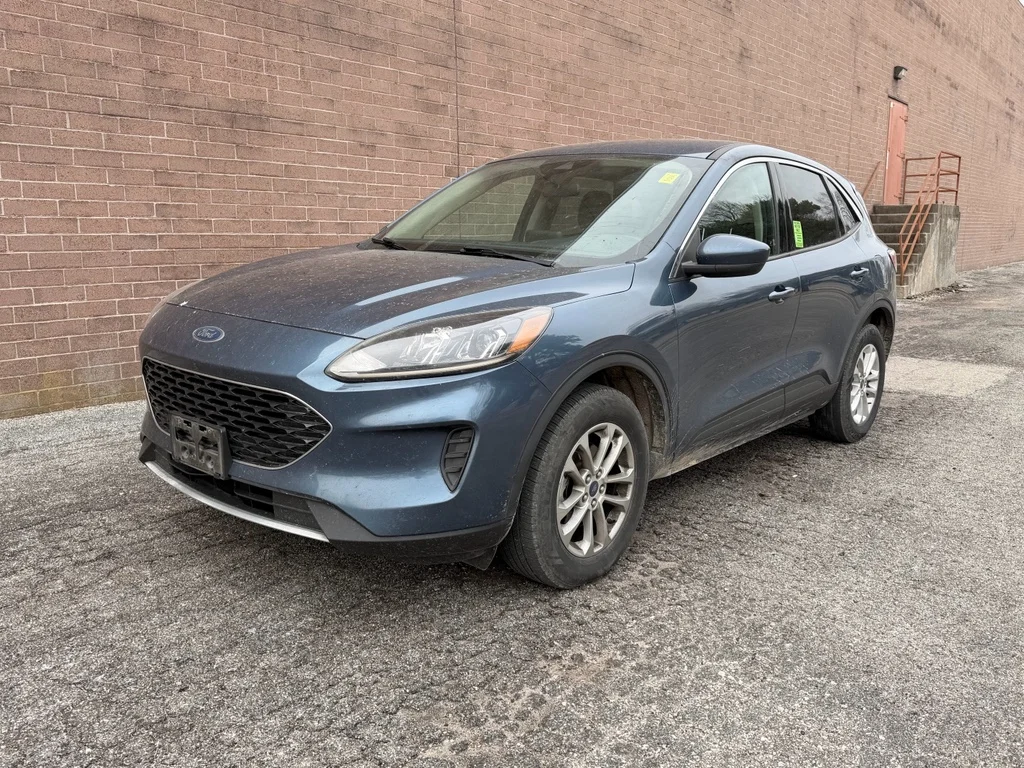 Used 2020 Blue Metallic Ford SE image 1