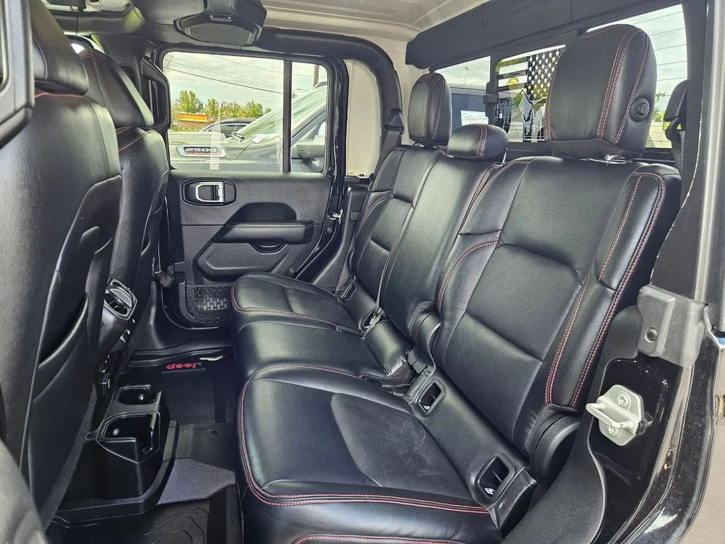 Used 2020 Black Clearcoat Jeep Overland image 24