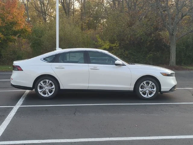 New 2026 Platinum White Pearl Honda LX image 5