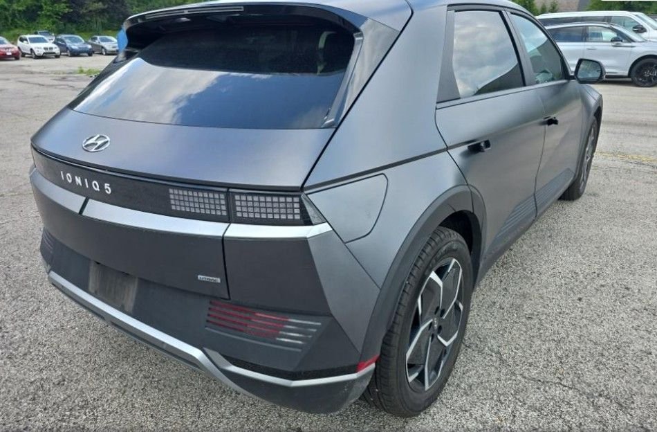 Used 2023 Gray Hyundai SEL image 6