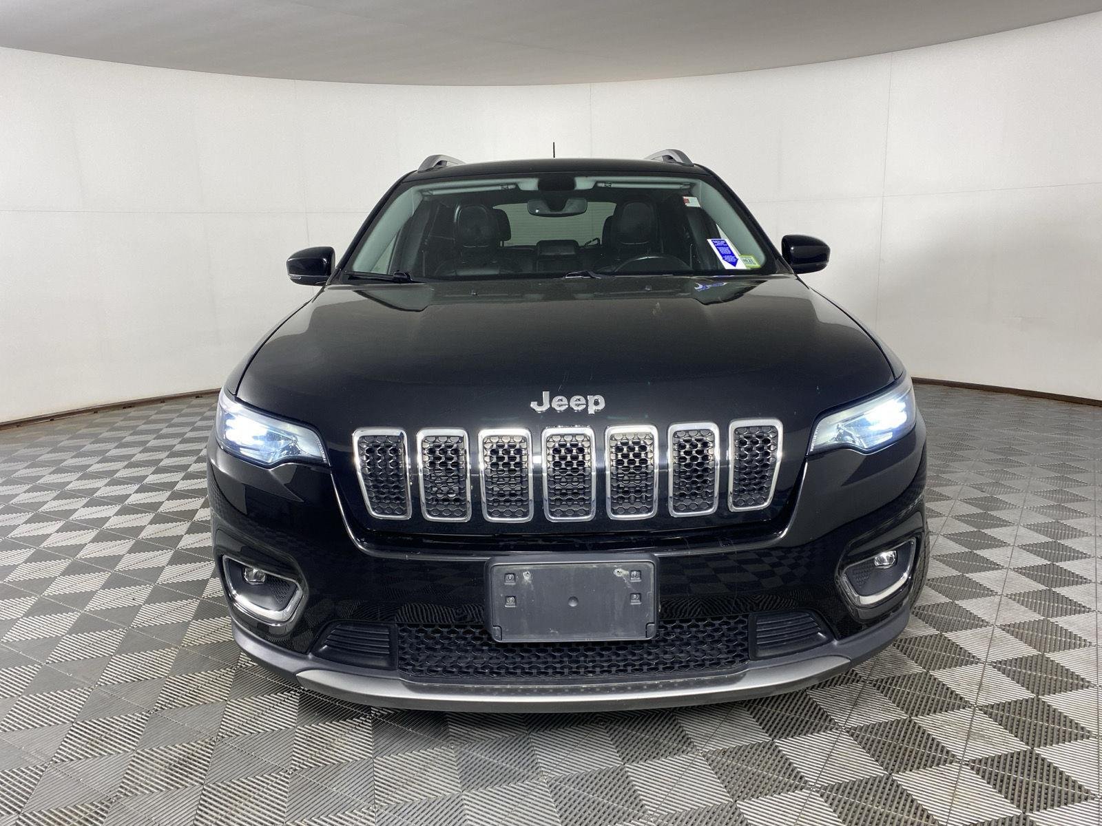 Used 2020 Diamond Black Crystal Pearlcoat Jeep Limited image 5