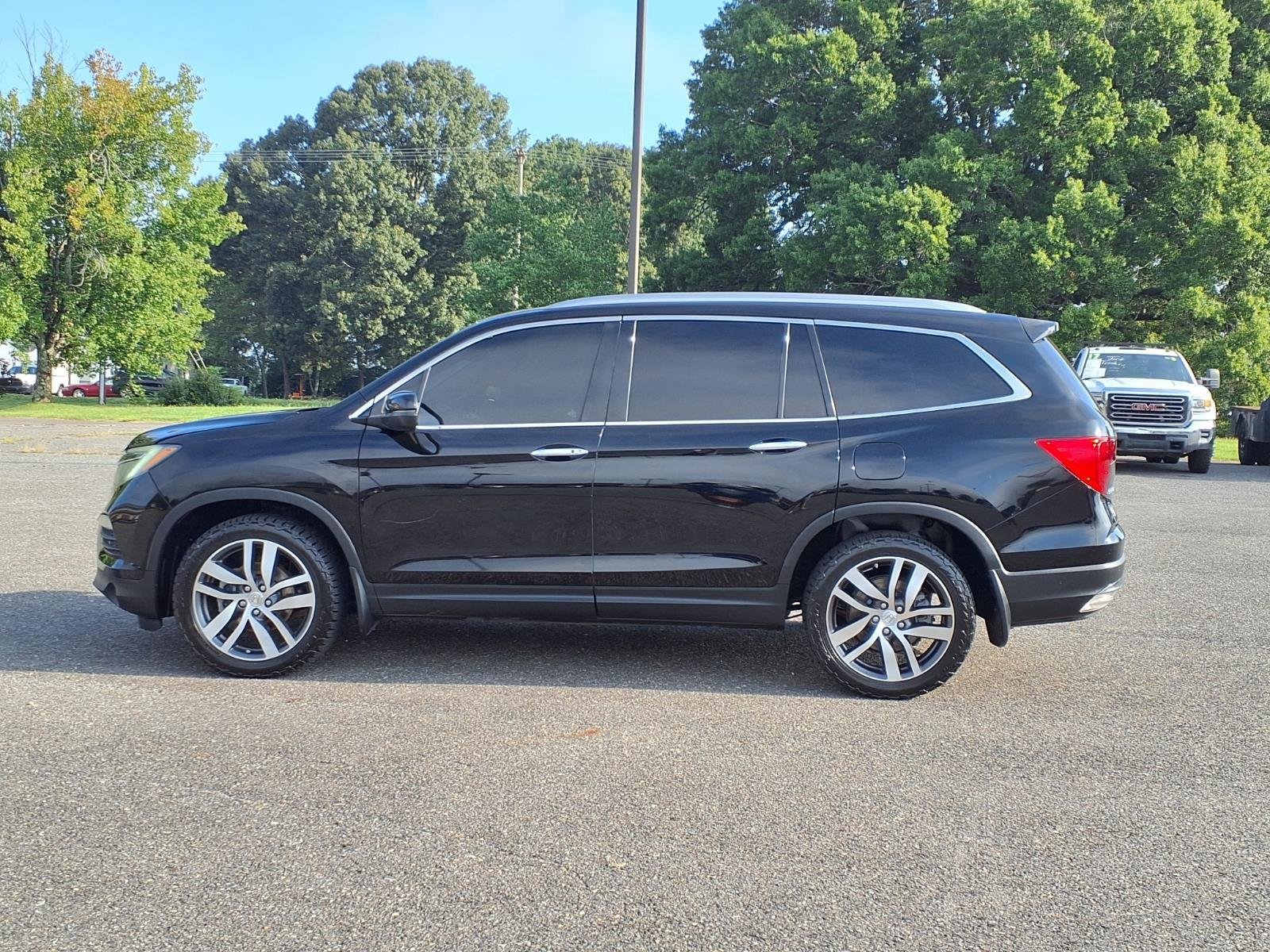Used 2016 Black Honda Touring image 3