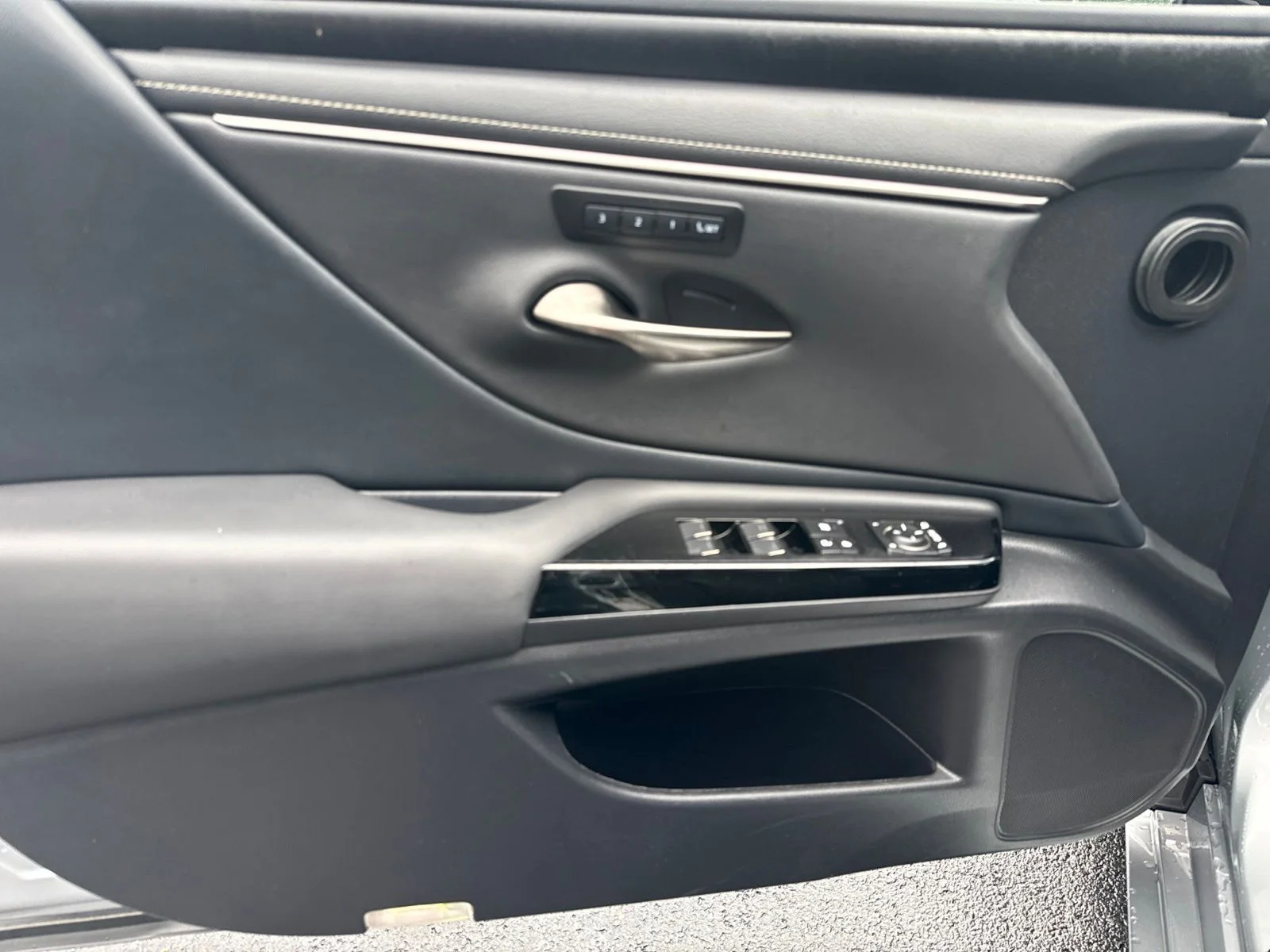 Used 2025 Silver Lexus 350 image 19