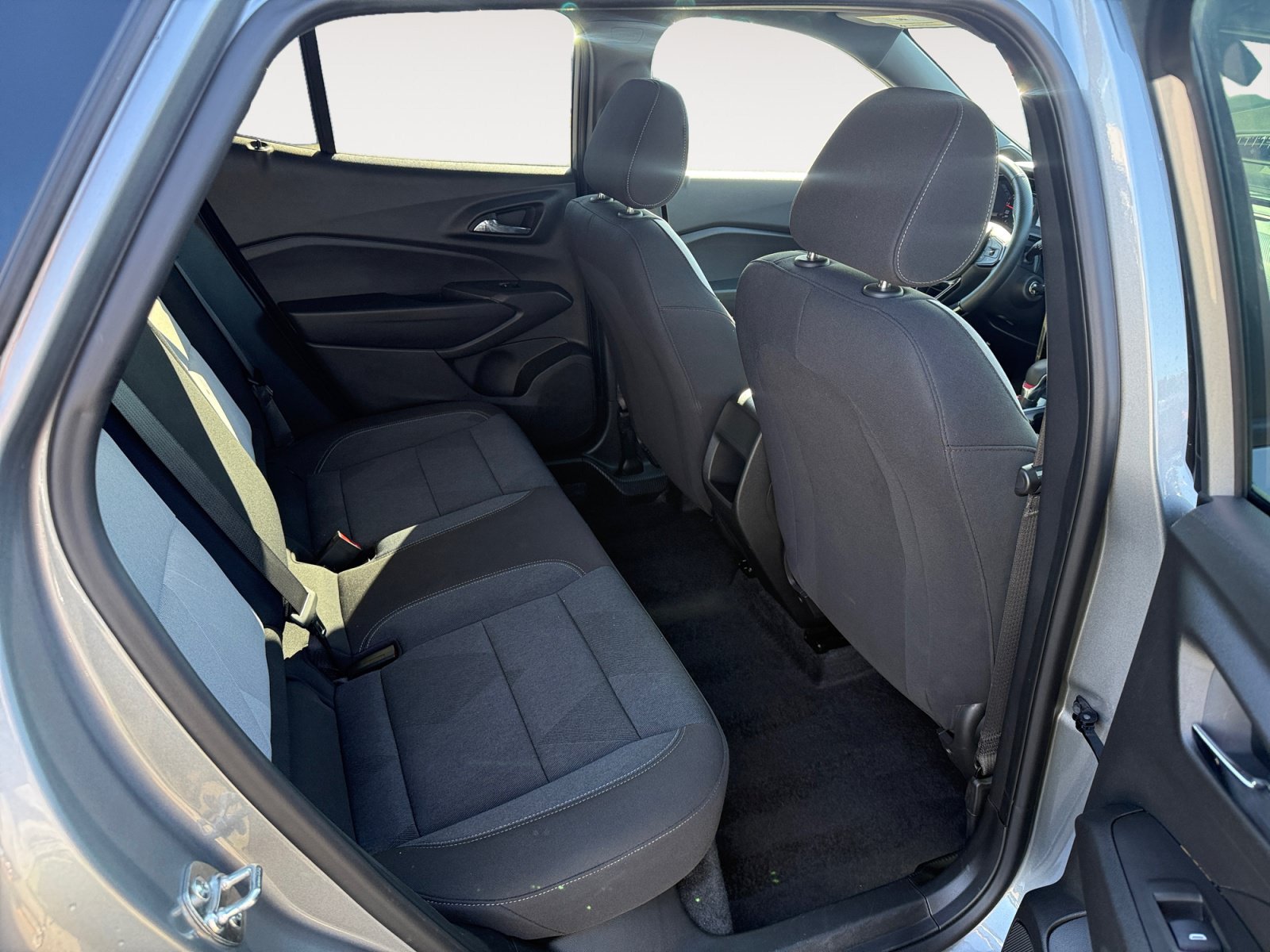 Used 2025 Sterling Gray Metallic Chevrolet 1RS image 18