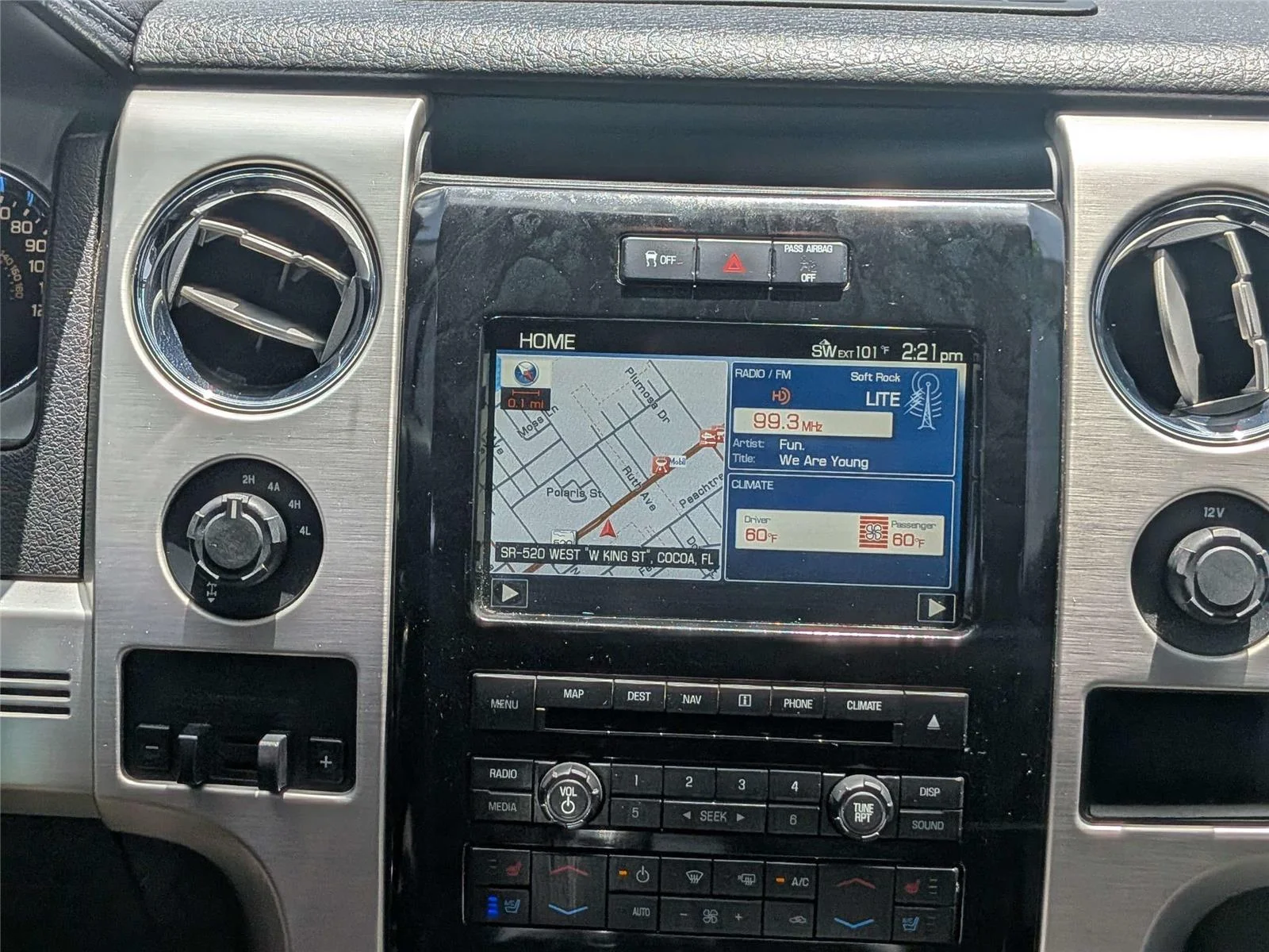Used 2012  Ford Platinum image 18