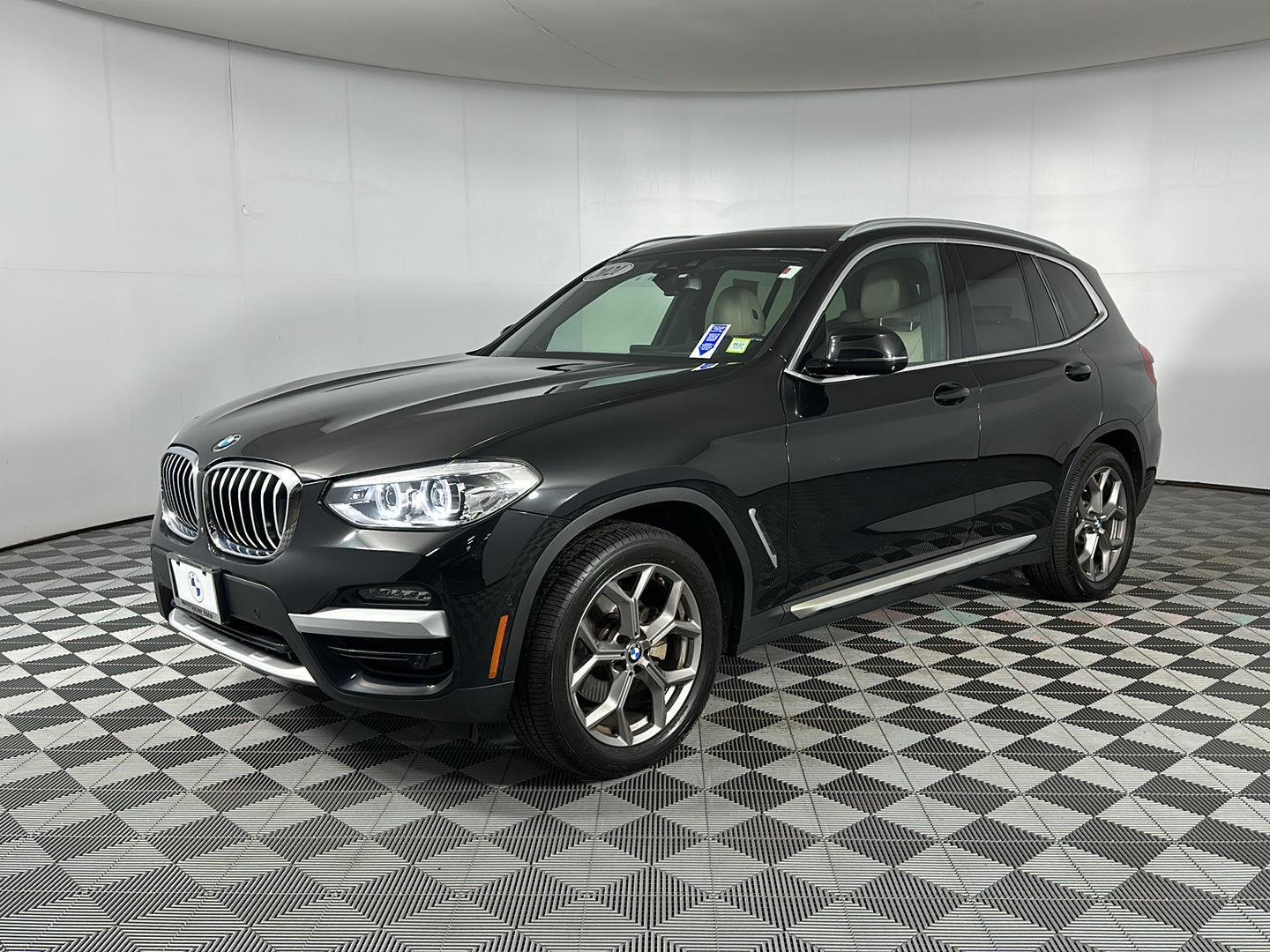Used 2021 Black Sapphire Metallic BMW xDrive30i image 3