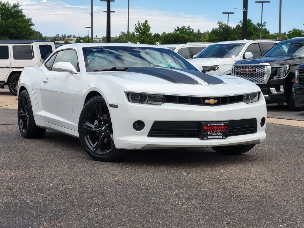 Used 2015 White Chevrolet 2LT image 2