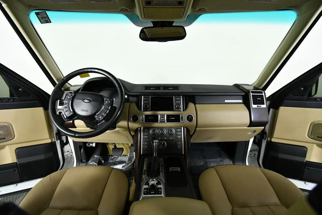 Used 2011 White Land Rover HSE image 18