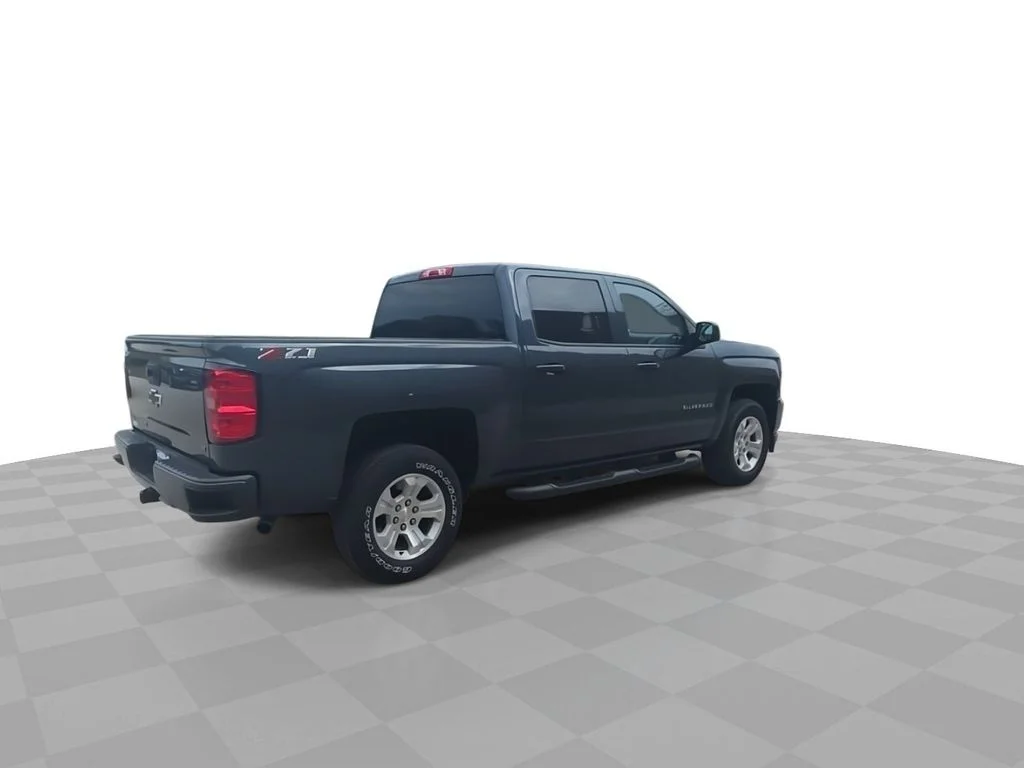 Used 2018 Gray Chevrolet LT image 8