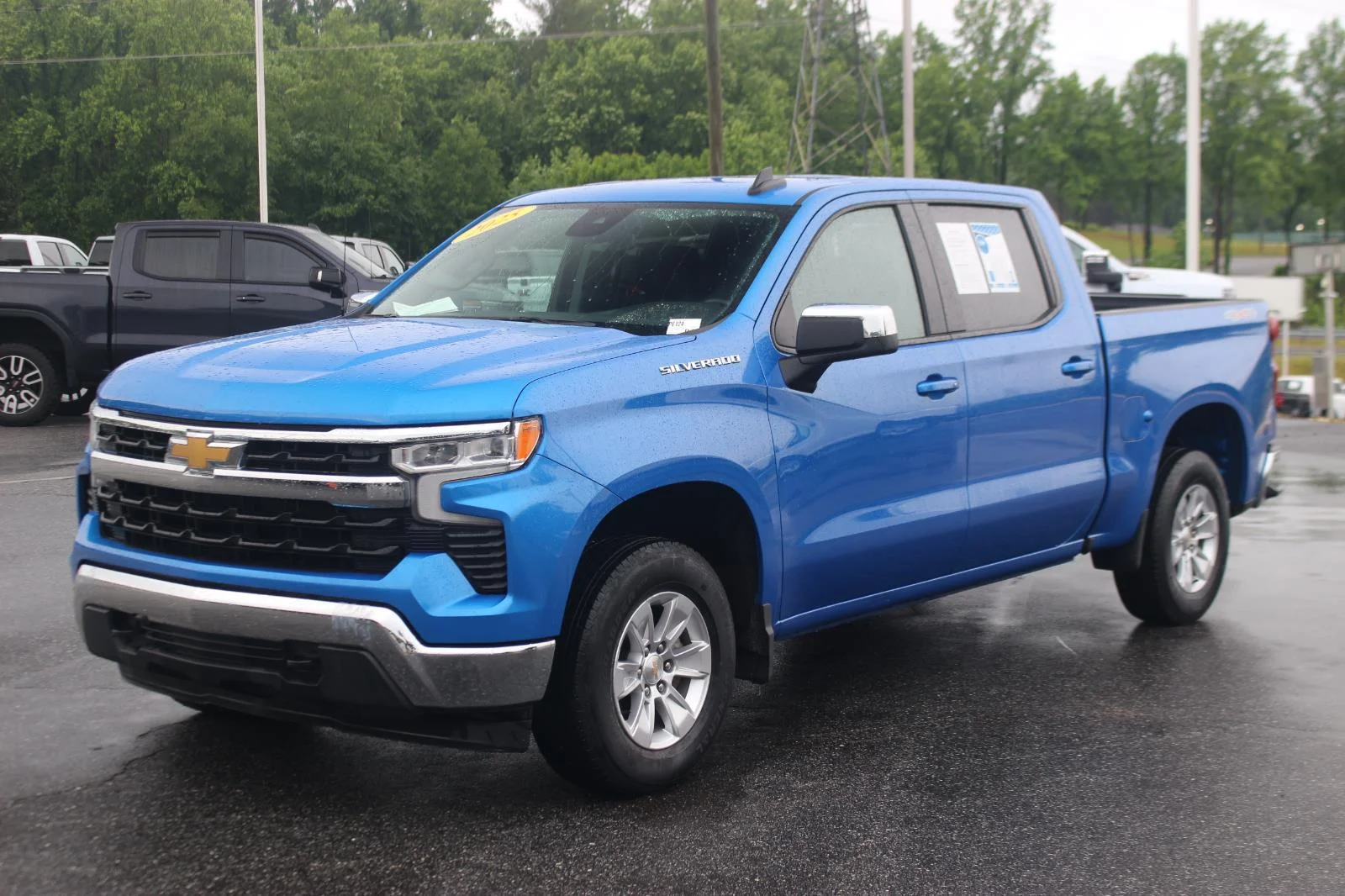 Used 2025 Riptide Blue Metallic Chevrolet LT image 3