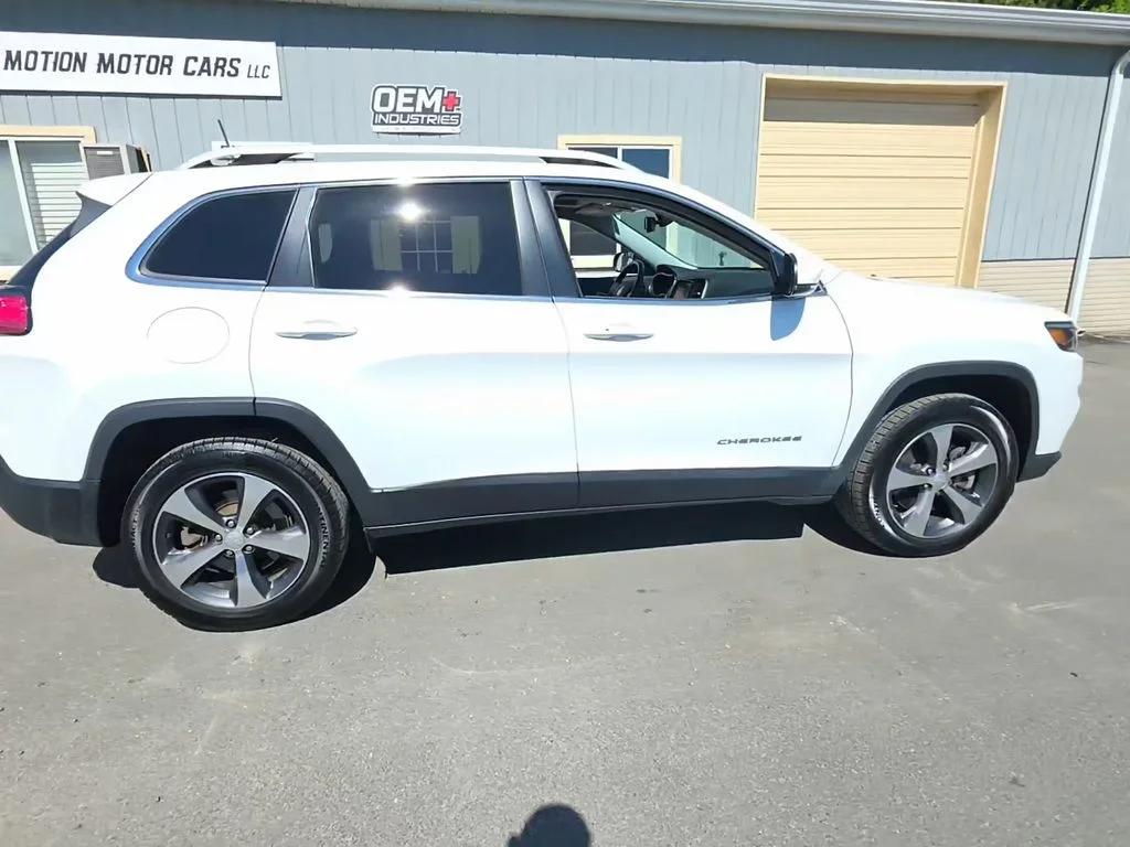 Used 2019 White Jeep Limited image 7